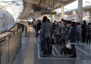 Bahnhofsbild in Japan